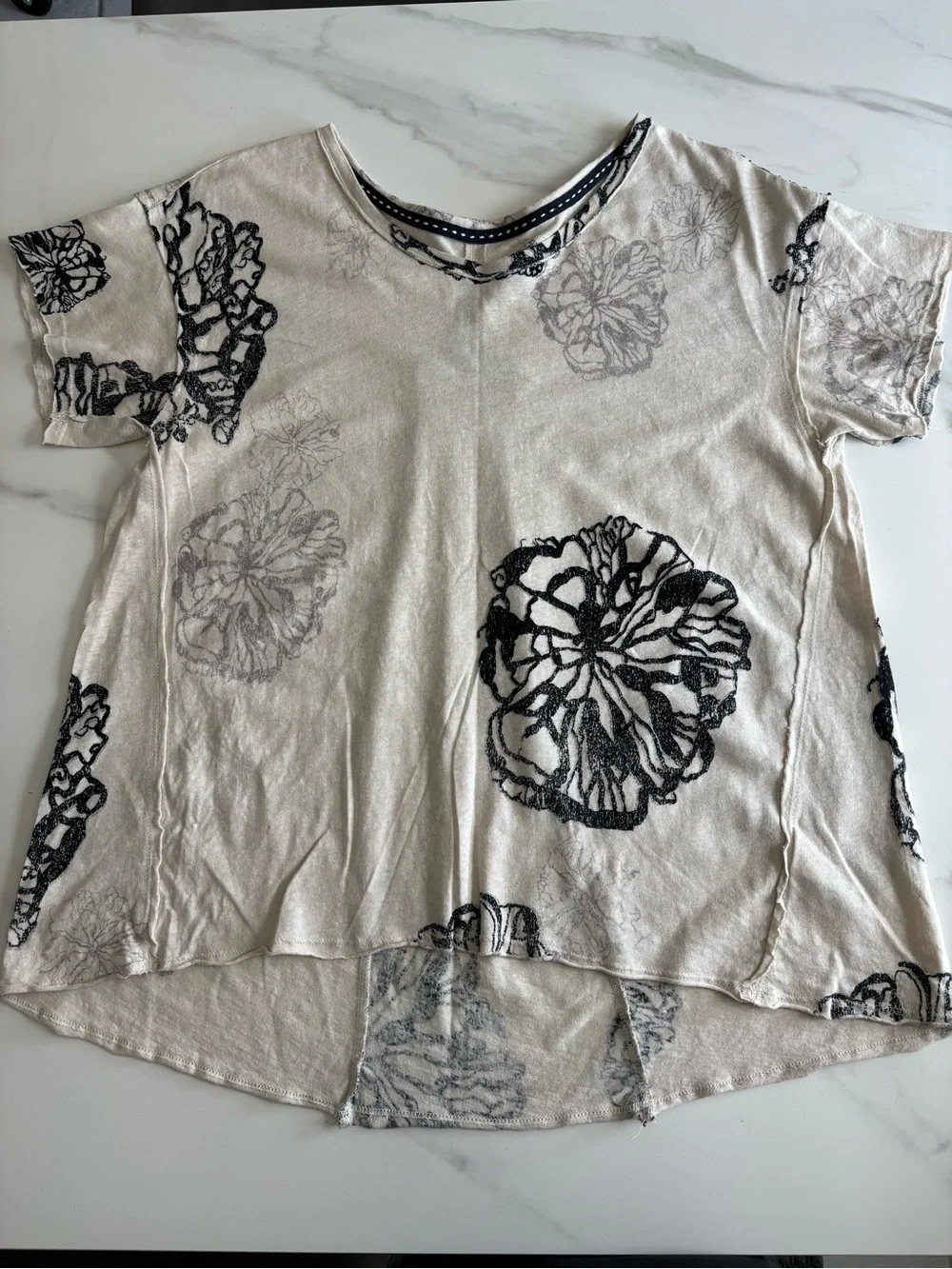 Pilcro Cream Short Sleeve Tee with Black Floral Print linen blend XS - Picture 2 of 8